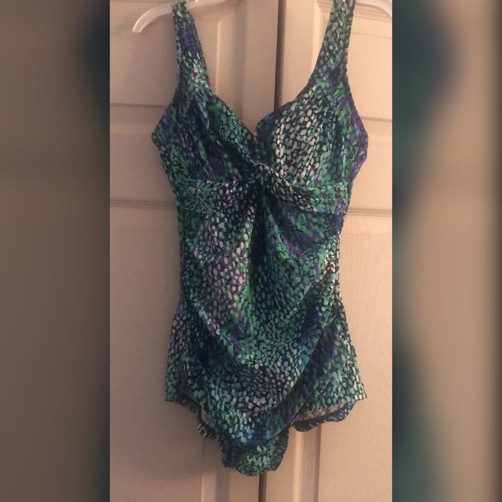 Swimsuit - Picture 2 of 8